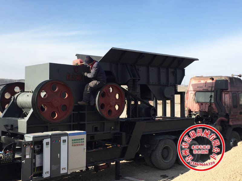 輪胎式風(fēng)化巖制砂破碎站 輪胎式風(fēng)化巖制砂破碎站